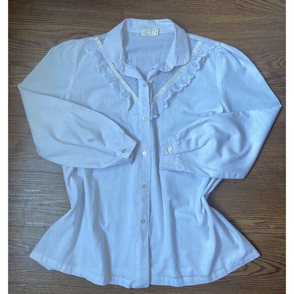 Tops - Vintage White Cottage Core Button Down Size 14